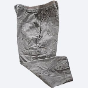 Gray Cargo Capri Pants 🔥 - Size 14